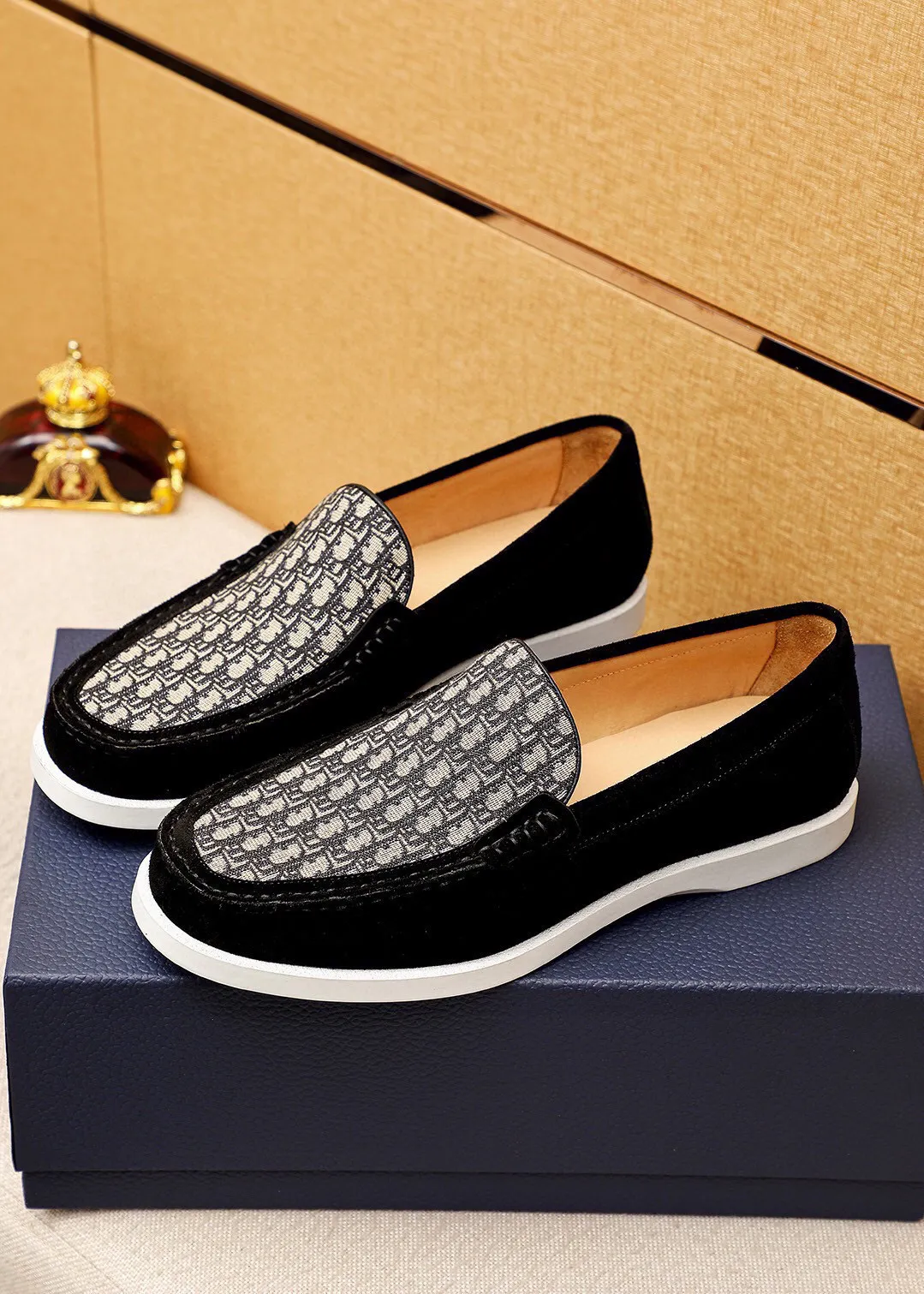 Men's shoes 💰460 💐 Product trademark: Dior "Dior" casual leather shoes Regular size: 38-44 (45.46.47🉑️Customized) Product materials: Selected Italian imported first-layer calfskin upper, imported water-dyed 🐂 cowhide lining. Strong three-dimensional visual effect, rubber outsole Color: 3⃣️colors available